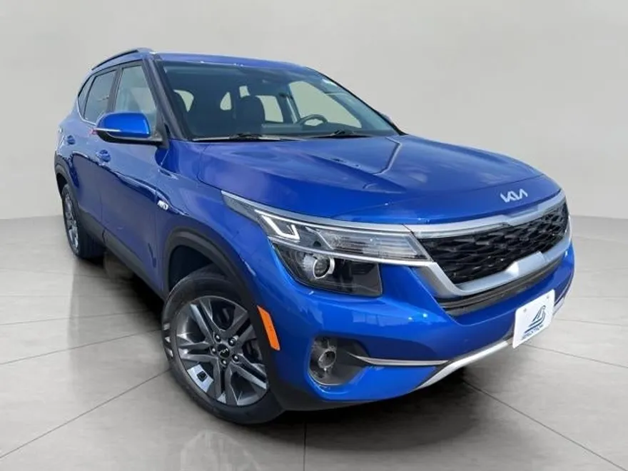 2023 Kia Seltos S photo 1