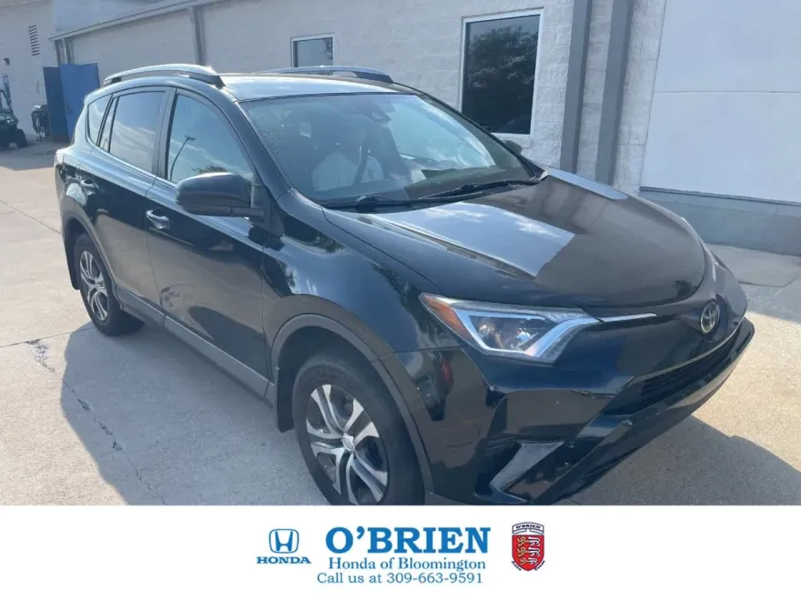 2018 Toyota RAV4 LE photo 1