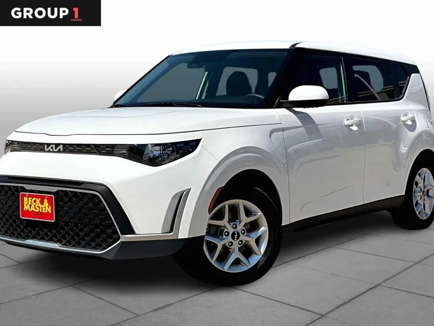 2023 Kia Soul LX photo 1