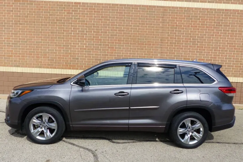 2019 Toyota Highlander Limited Platinum photo 1