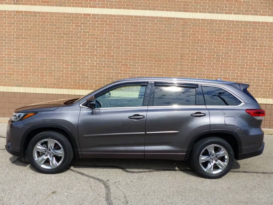 2019 Toyota Highlander Limited Platinum photo 1