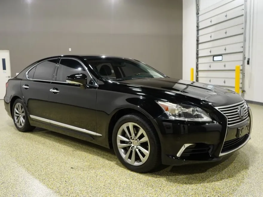 2015 Lexus LS 460 photo 1