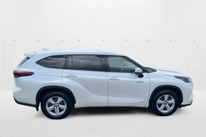2021 Toyota Highlander Hybrid LE photo 1