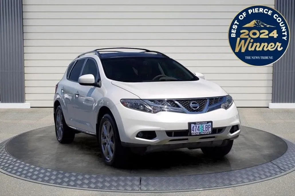 2014 Nissan Quest LE photo 1