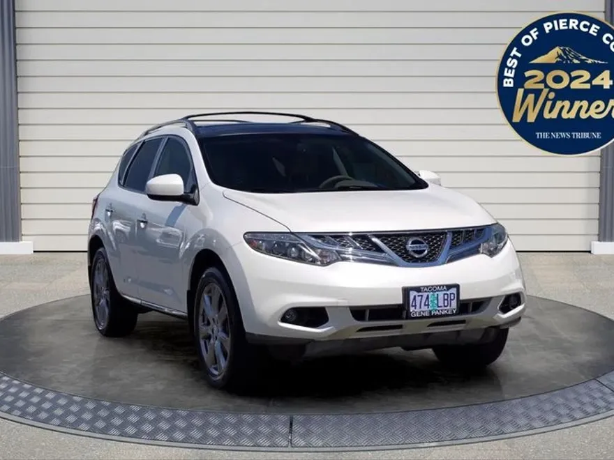 2014 Nissan Quest LE photo 1