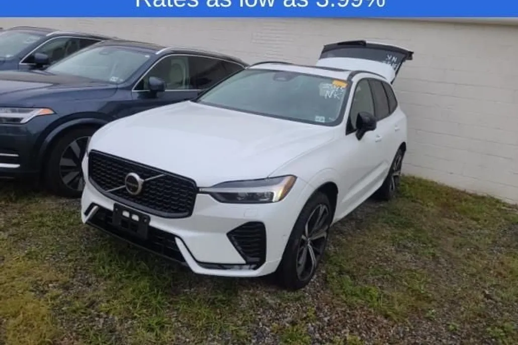 2023 Volvo XC60 B5 Ultimate photo 1