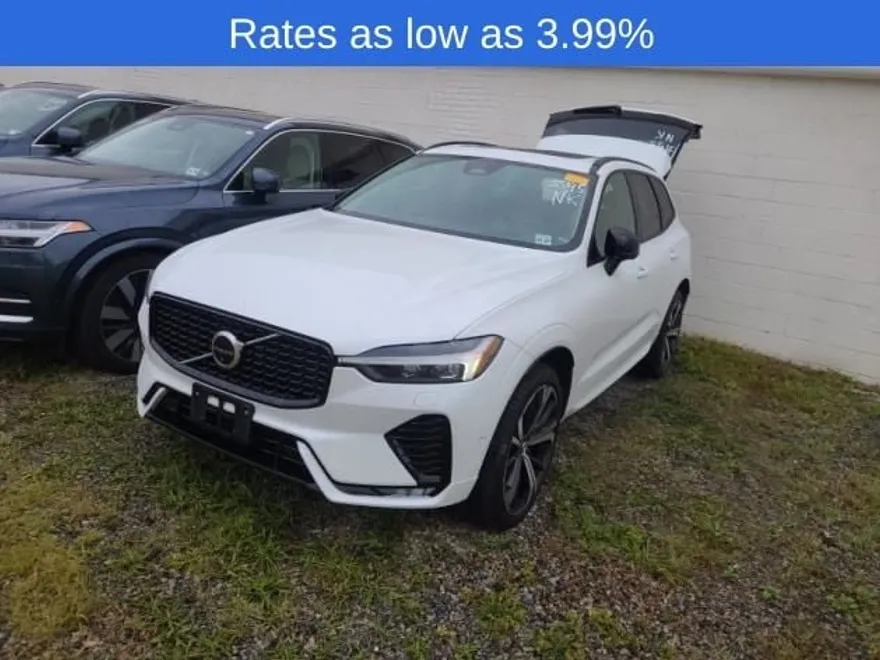 2023 Volvo XC60 B5 Ultimate photo 1