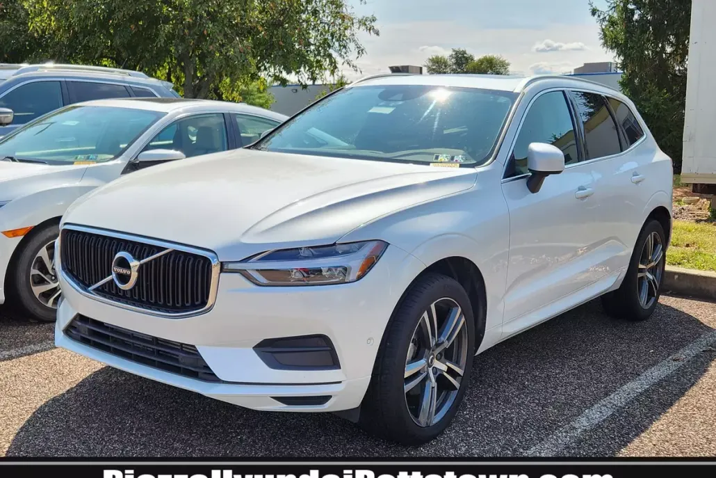 2019 Volvo XC60 T5 Momentum photo 1