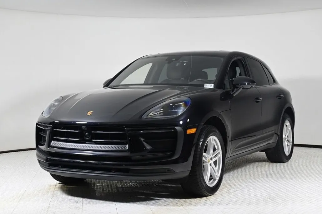 2024 Porsche Macan T photo 1