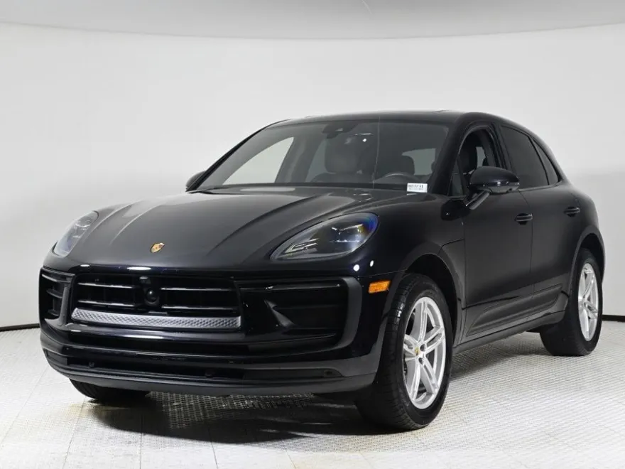 2024 Porsche Macan T photo 1