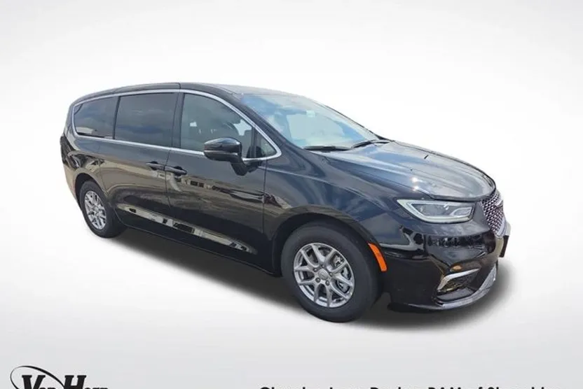 2026 Chrysler Pacifica photo 1