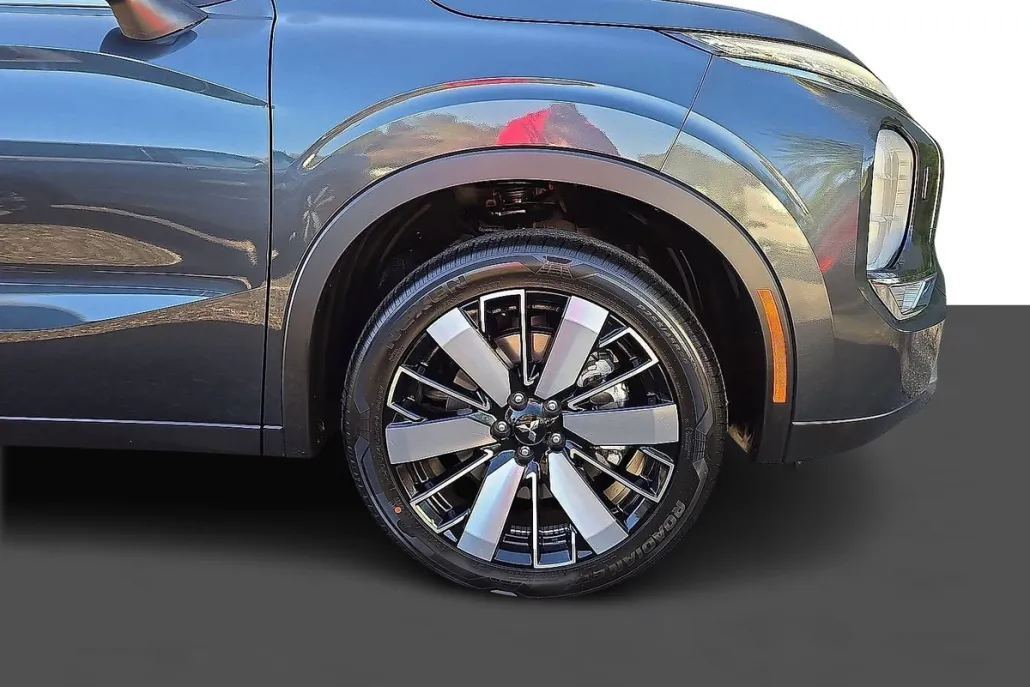 2025 Mitsubishi Outlander SE photo 1