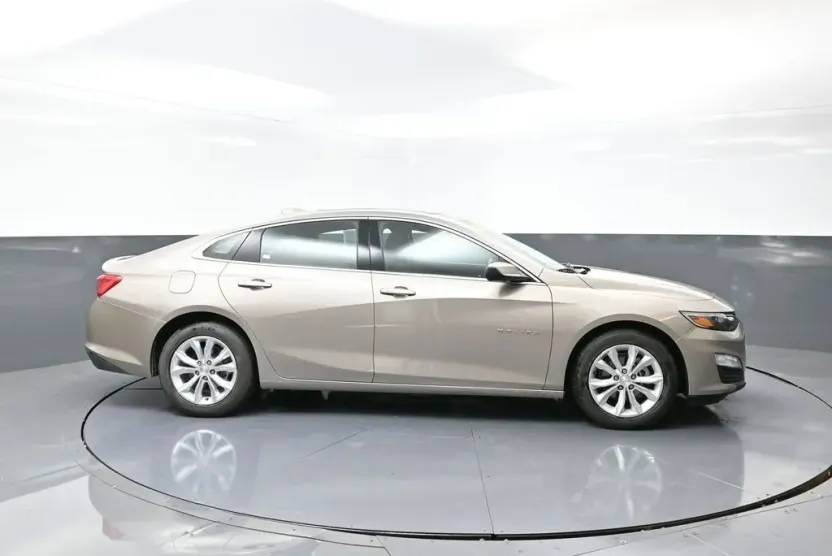 2024 Chevrolet Malibu 1LT photo 1