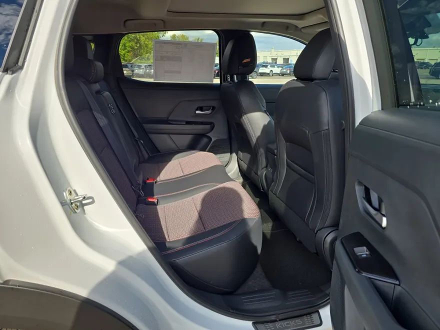 2026 Nissan Kicks SR photo 1