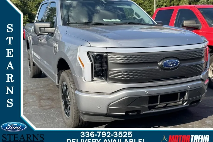 2023 Ford F-150 Lightning XLT photo 1