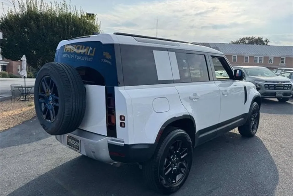 2025 Land Rover Defender S photo 1