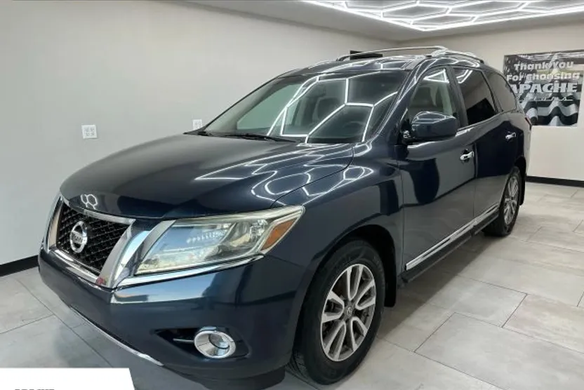 2016 Nissan Pathfinder SL photo 1