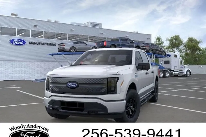 2025 Ford F-150 Lightning XLT photo 1