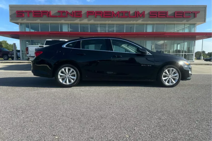 2024 Chevrolet Malibu 1LT photo 1
