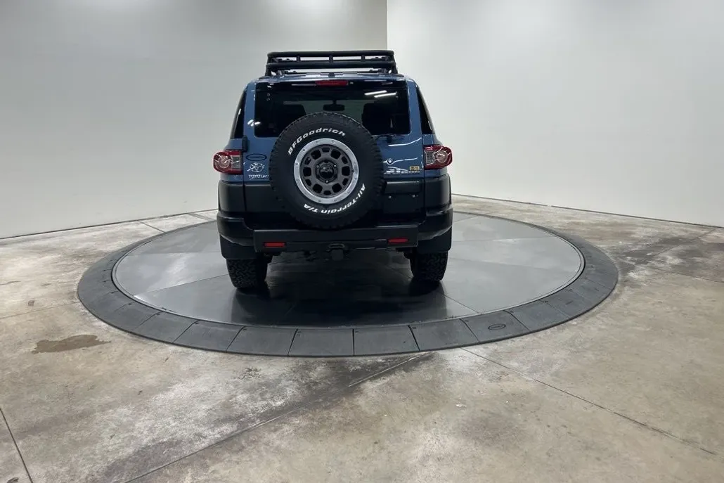 2014 Toyota FJ Cruiser Base photo 1