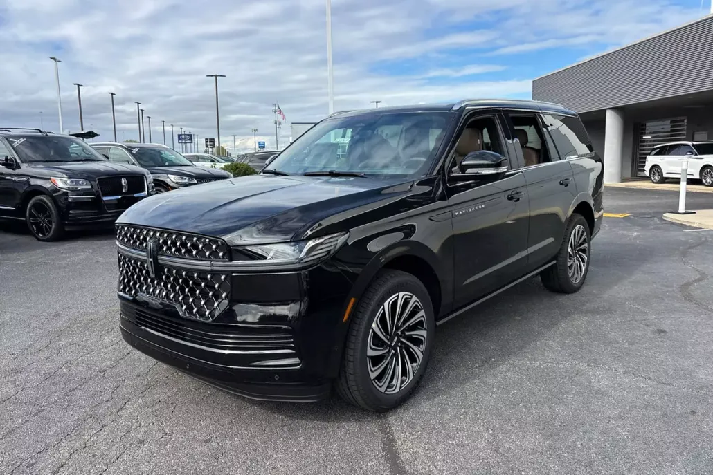 2025 Lincoln Navigator Black Label photo 1