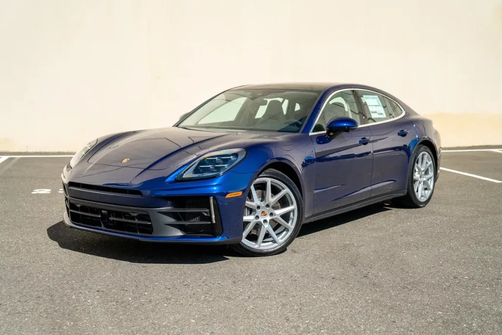 2025 Porsche Panamera 4 photo 1
