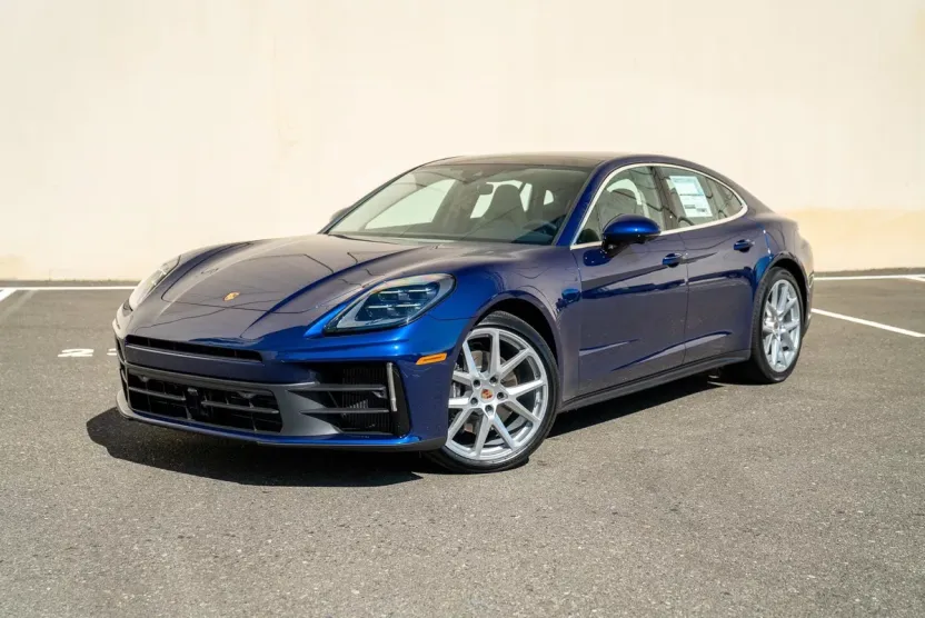 2025 Porsche Panamera 4 photo 1