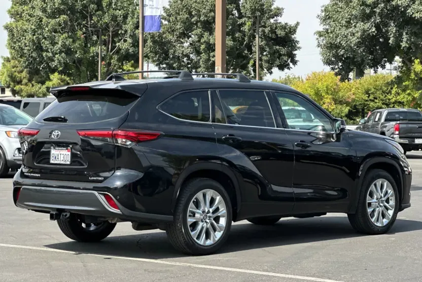 2020 Toyota Highlander Limited photo 1