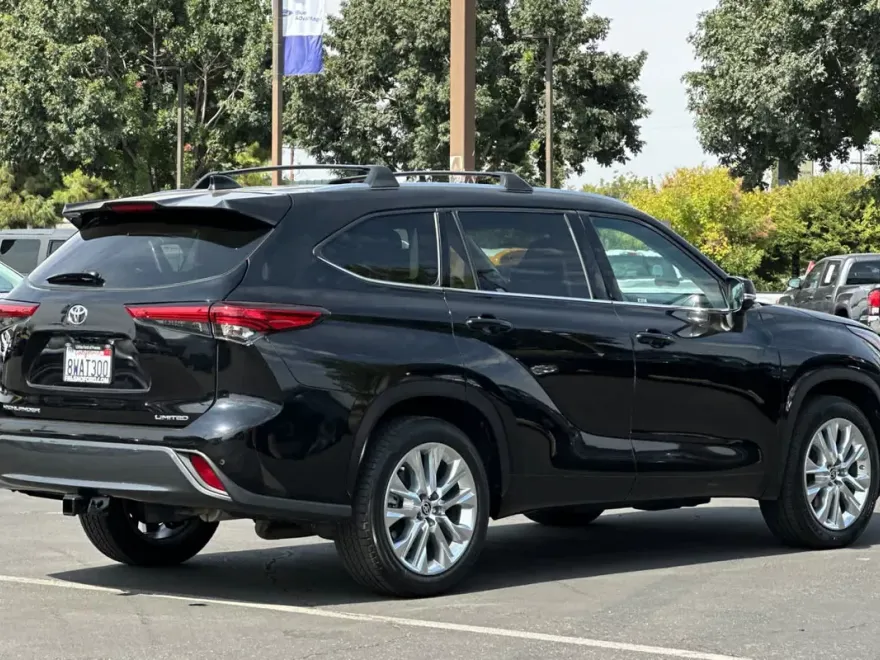 2020 Toyota Highlander Limited photo 1