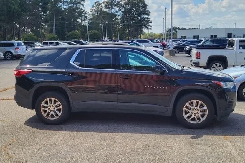 2019 Chevrolet Traverse LS photo 1