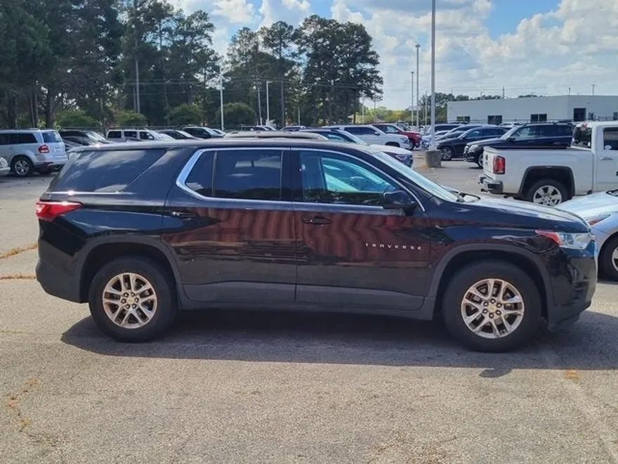 2019 Chevrolet Traverse LS photo 1
