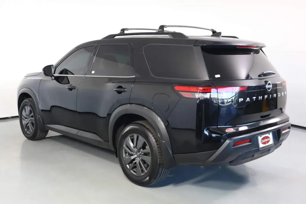 2022 Nissan Pathfinder SV photo 1