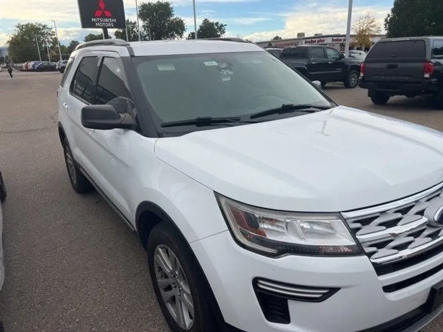 2019 Ford Explorer XLT photo 1