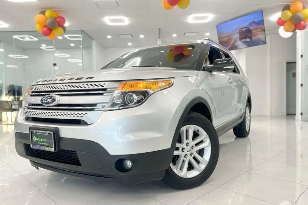 2014 Ford Explorer XLT photo 1