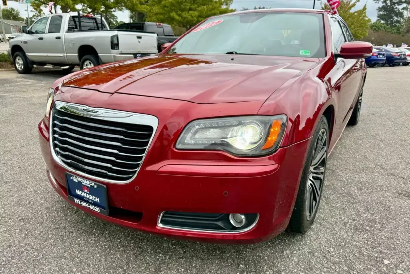 2012 Chrysler 300 photo 1