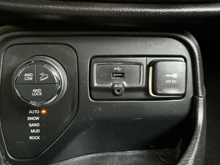 2016 Jeep Renegade Trailhawk photo 25