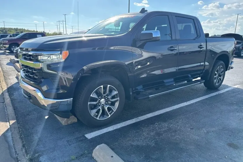 2023 Chevrolet Silverado 1500 LT photo 1