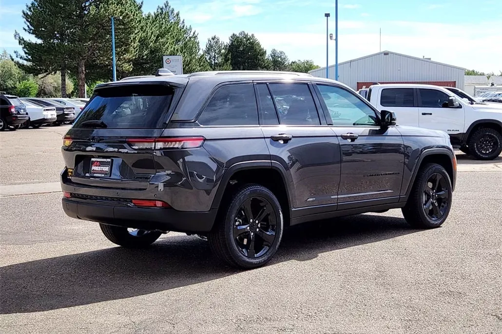 2025 Jeep Grand Cherokee Limited photo 1