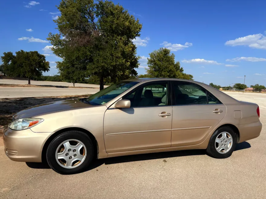 2002 Toyota Camry LE V6 photo 1