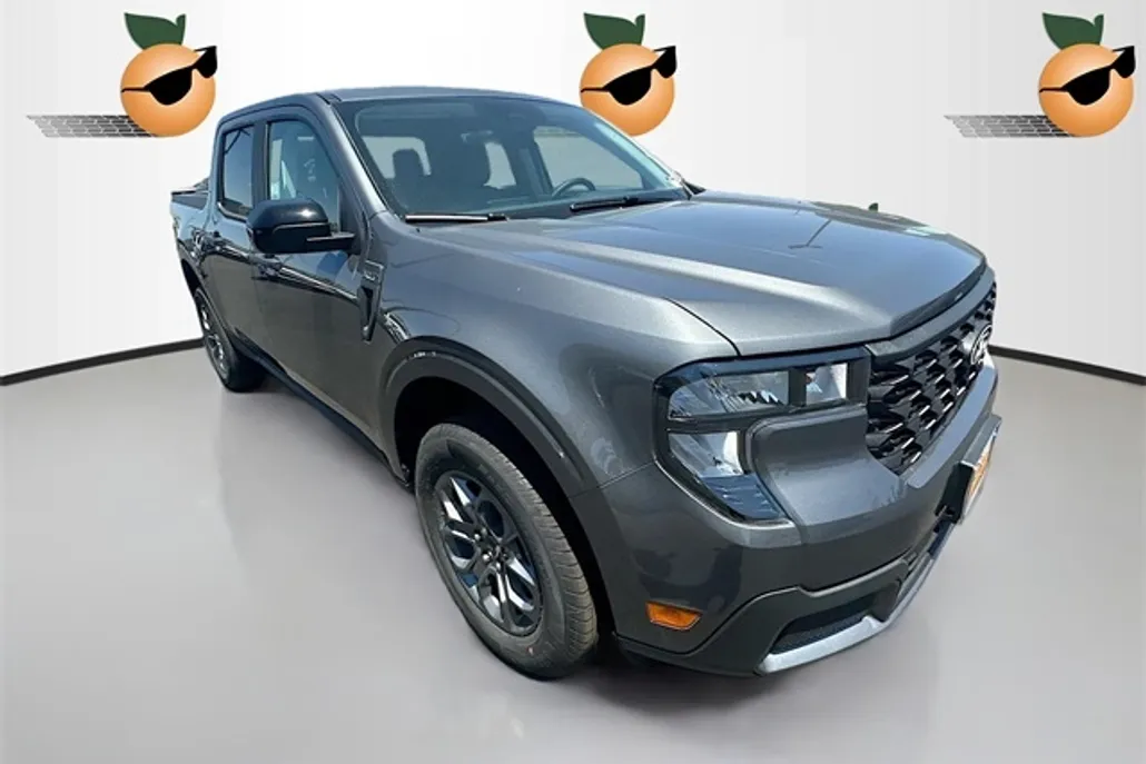 2025 Ford Maverick XLT photo 1