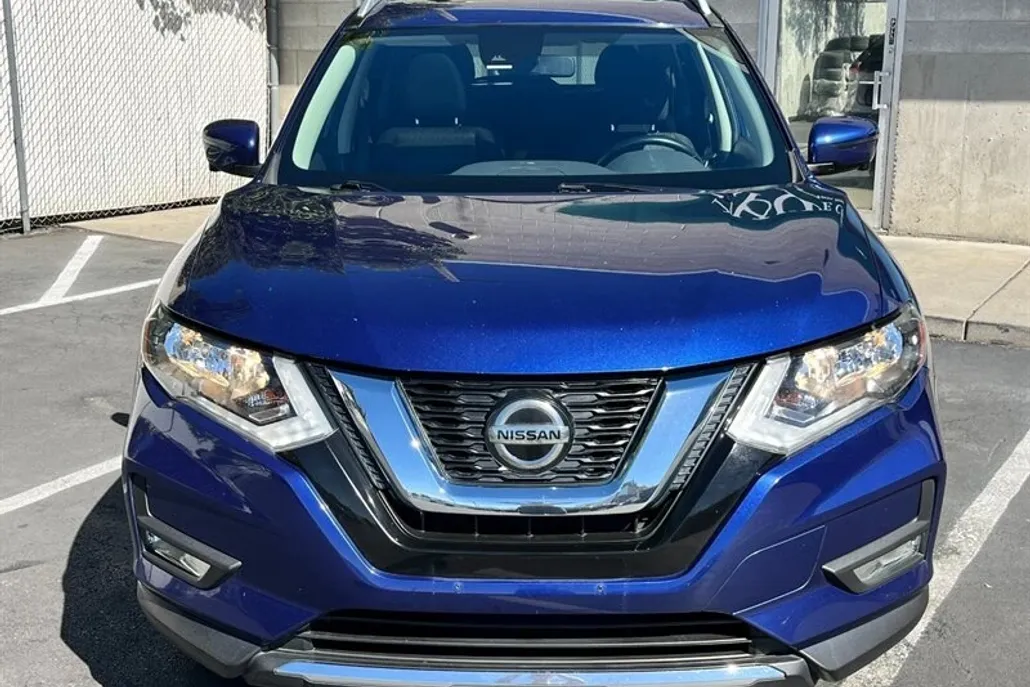2020 Nissan Rogue SV photo 1