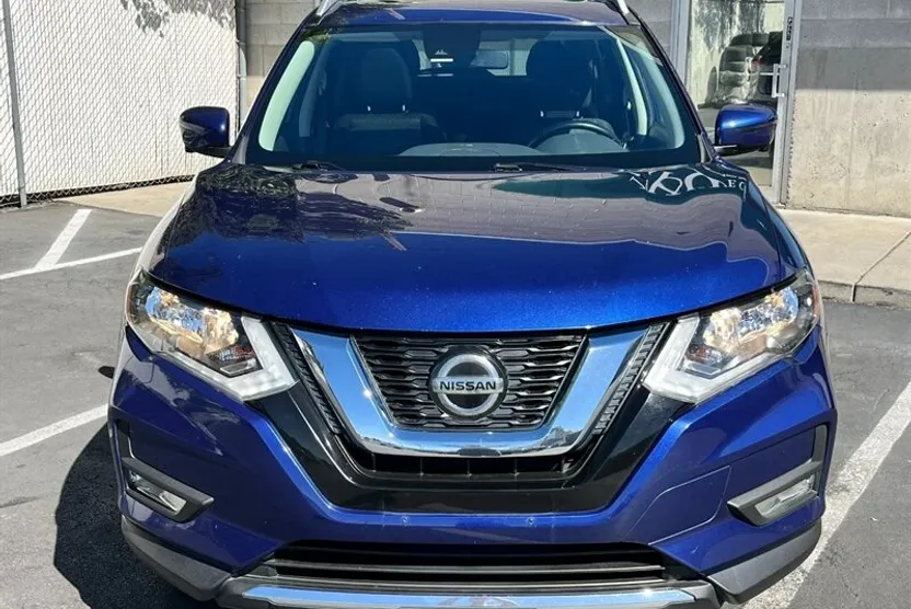 2020 Nissan Rogue SV photo 1