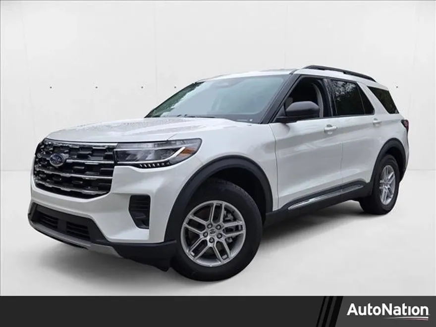 2025 Ford Explorer photo 1