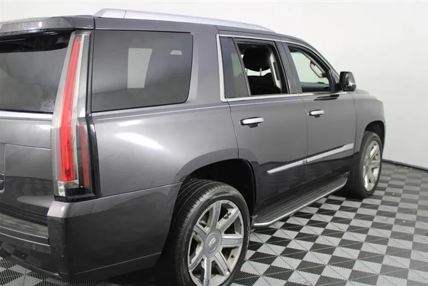 2016 Cadillac Escalade Luxury photo 1