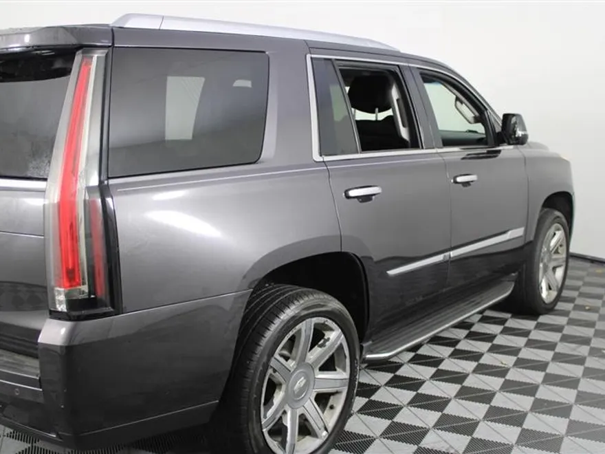 2016 Cadillac Escalade Luxury photo 1