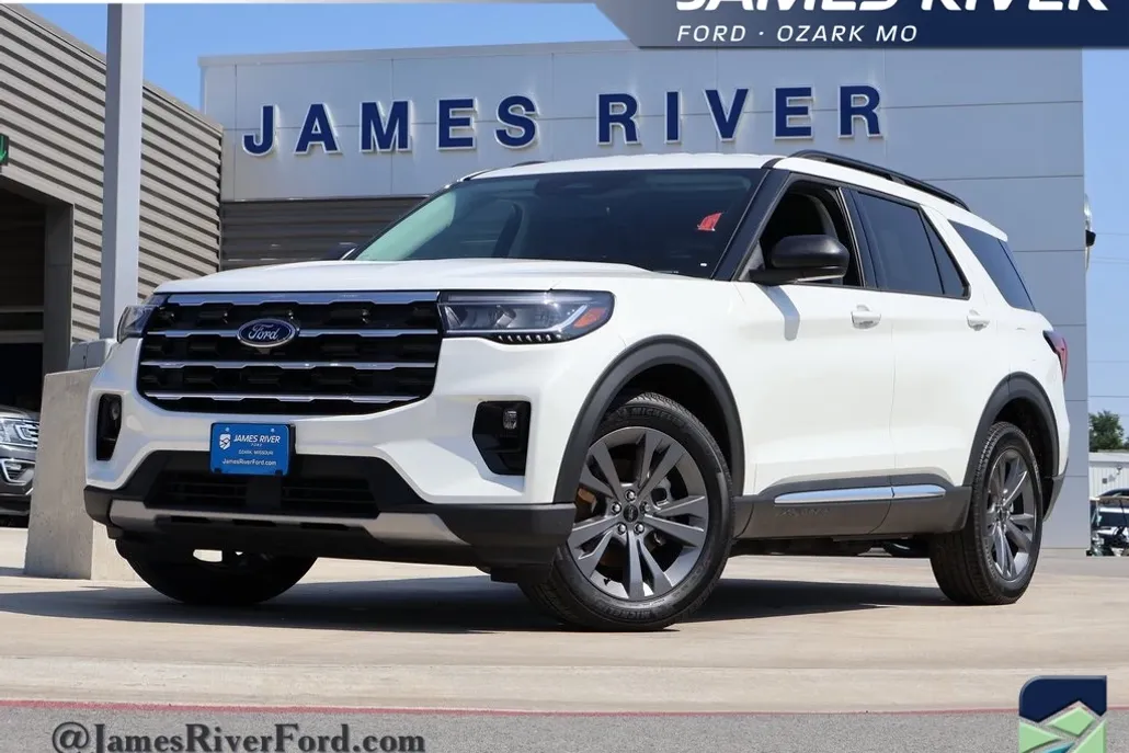 2025 Ford Explorer photo 1