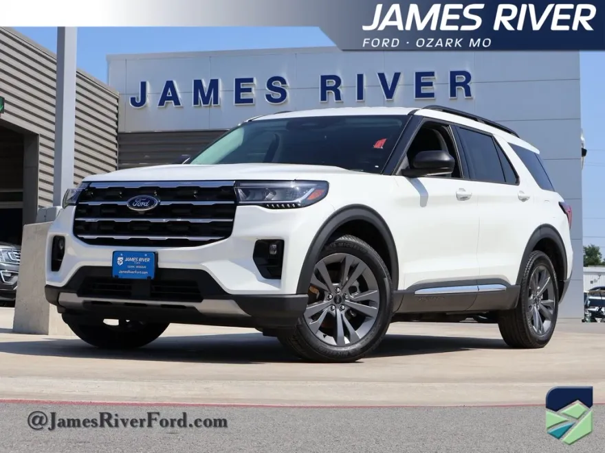 2025 Ford Explorer photo 1