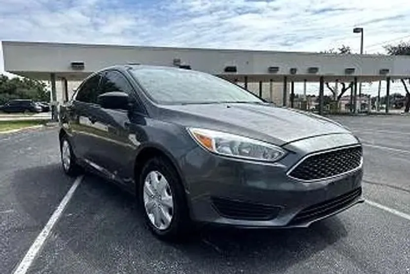 2018 Ford Focus Sedan photo 1