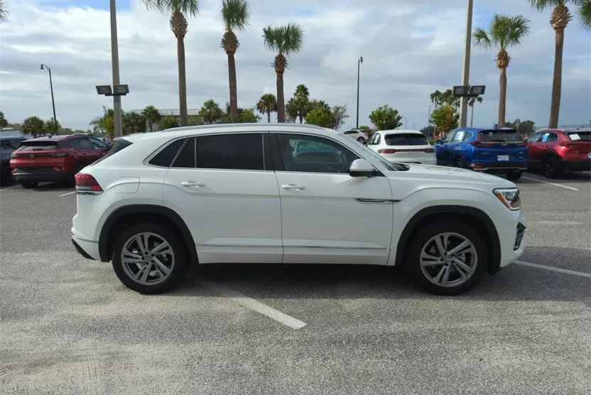 2024 Volkswagen Atlas Cross Sport SEL R-Line photo 1
