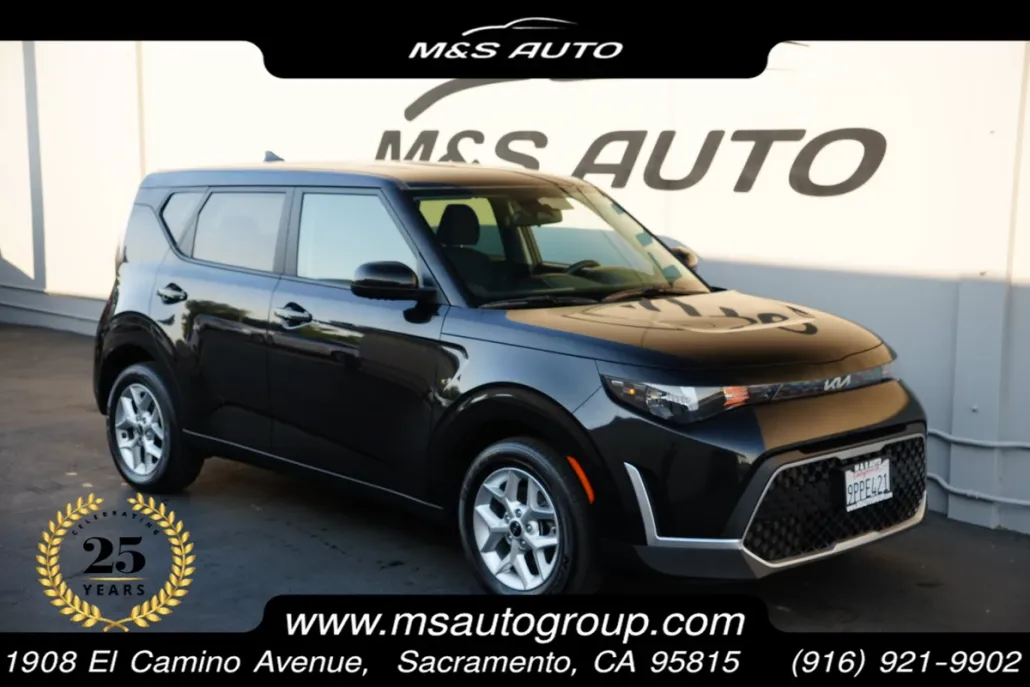 2023 Kia Soul LX photo 1